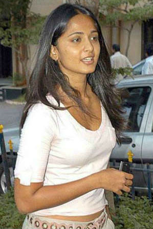 Anushka, Anushka photos, Anushka images, Anushka without makeup images, Without makeup images