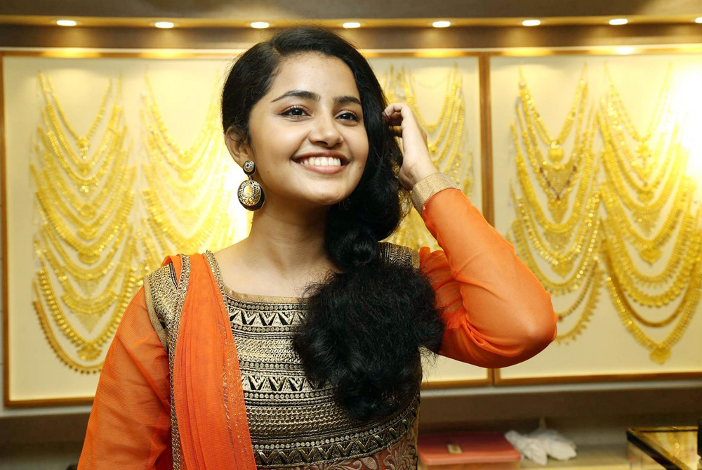 Anupama Parameswaran, Anupama Parameswaran Wiki, Anupama Parameswaran Height, Anupama Parameswaran Movies, Anupama, Anupama Wiki, Anupama Biography, Anupama Actress, Anupama Age, Anupama Family, Anupama Facebook, Anupama Twitter, Biography
