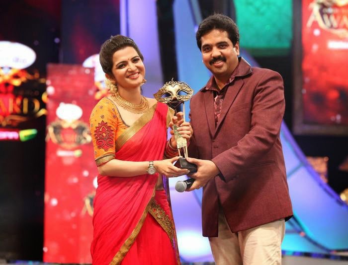 Dhivyadharshini, Vijay TV, Anchor Dhivyadharshini, Vijay TV Anchor DD, Facts about DD, Facts about Dhivyadharshini, Anchor DD age