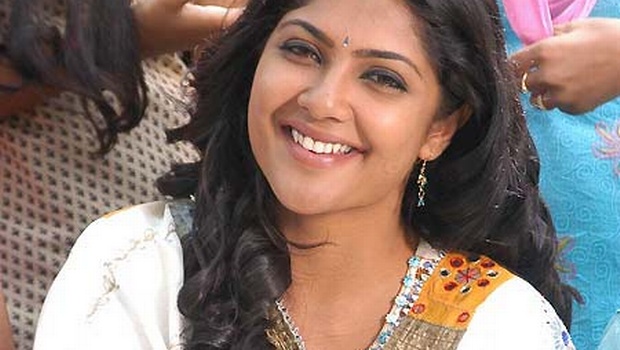 Kamalinee Mukherjee Iraivi Heroine