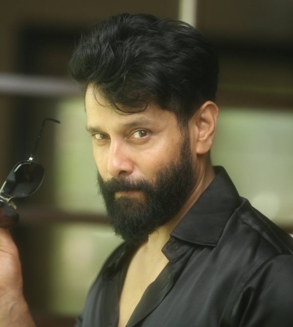 Vikram in Iru Mugan Photos Images Stills