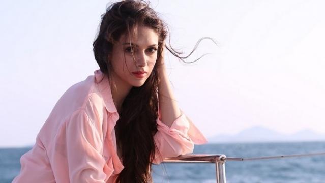 Kaatru Veliyidai Movie Heroine