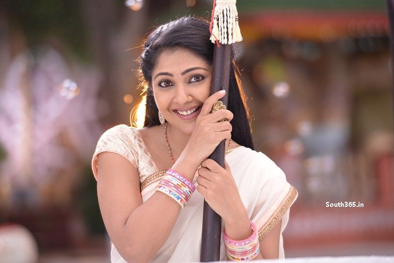 Kamalinee Mukherjee Iraivi Heroine