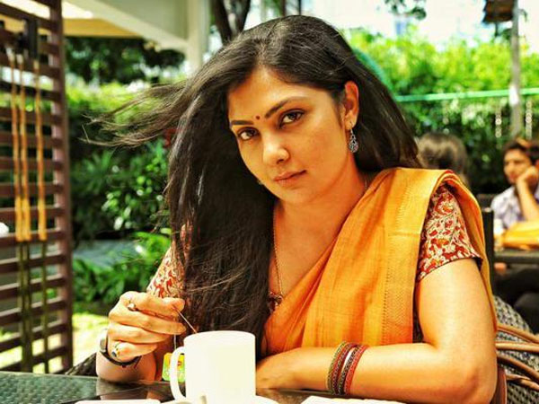 Kamalinee Mukherjee Iraivi Heroine