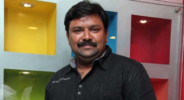 Vijay TV, Neeya Naana, Gopinath, Anchor Gopinath, Fact about Gopinath, Gopinath Fact, Gopinath Family, Anchor Bhavana, Anchor Dhivyadharshini 